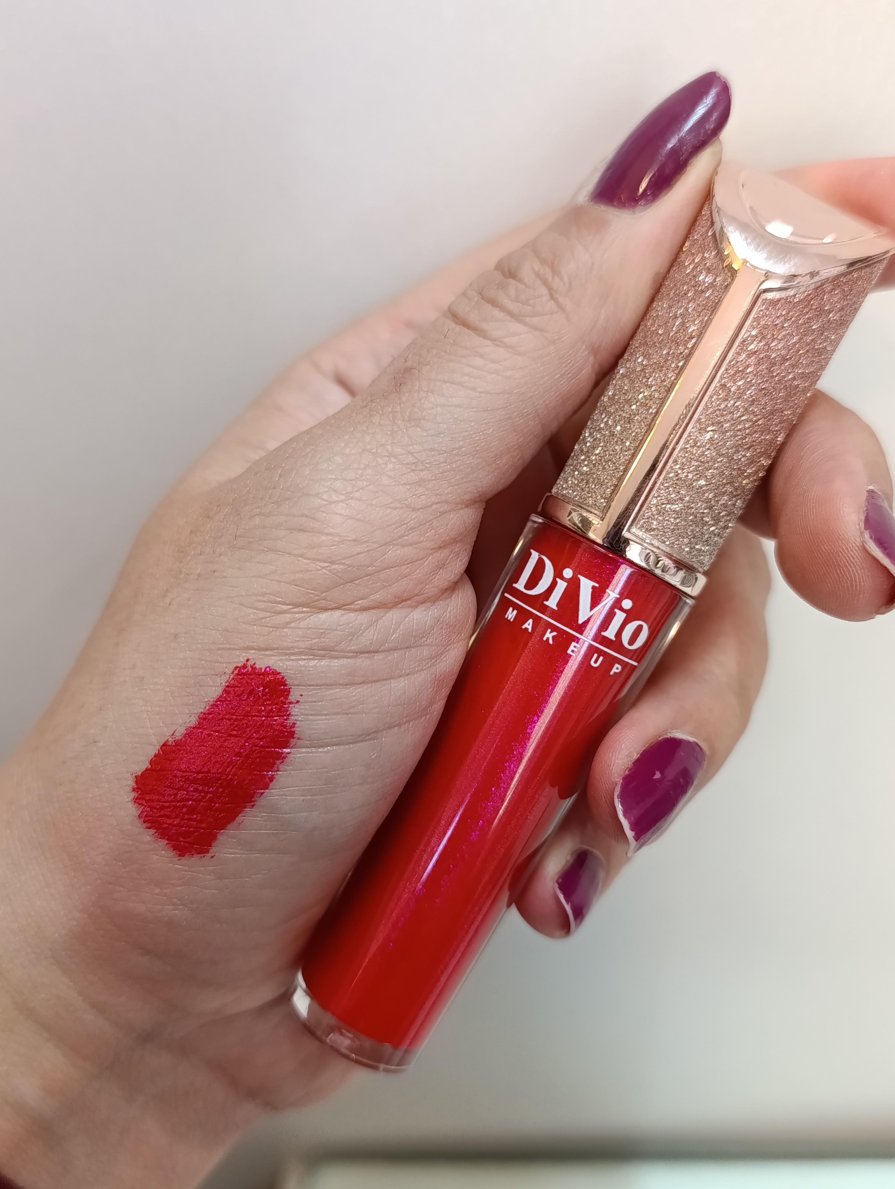 رژ و لیپ گلاس مایع شاین دار با دوام بسیار بالا دیوایو ۱۱۲