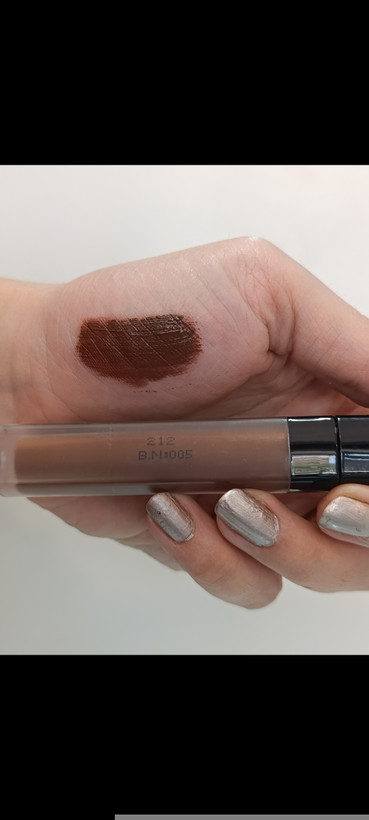 رژلب مایع مات و ۲۴ ساعته الیز کیتا بدون چسبندگی یا بره بره شدن ۲۱۲