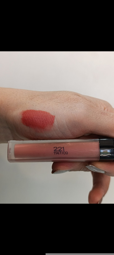 رژلب مایع مات و ۲۴ ساعته الیز کیتا بدون چسبندگی یا بره بره شدن ۲۲۱