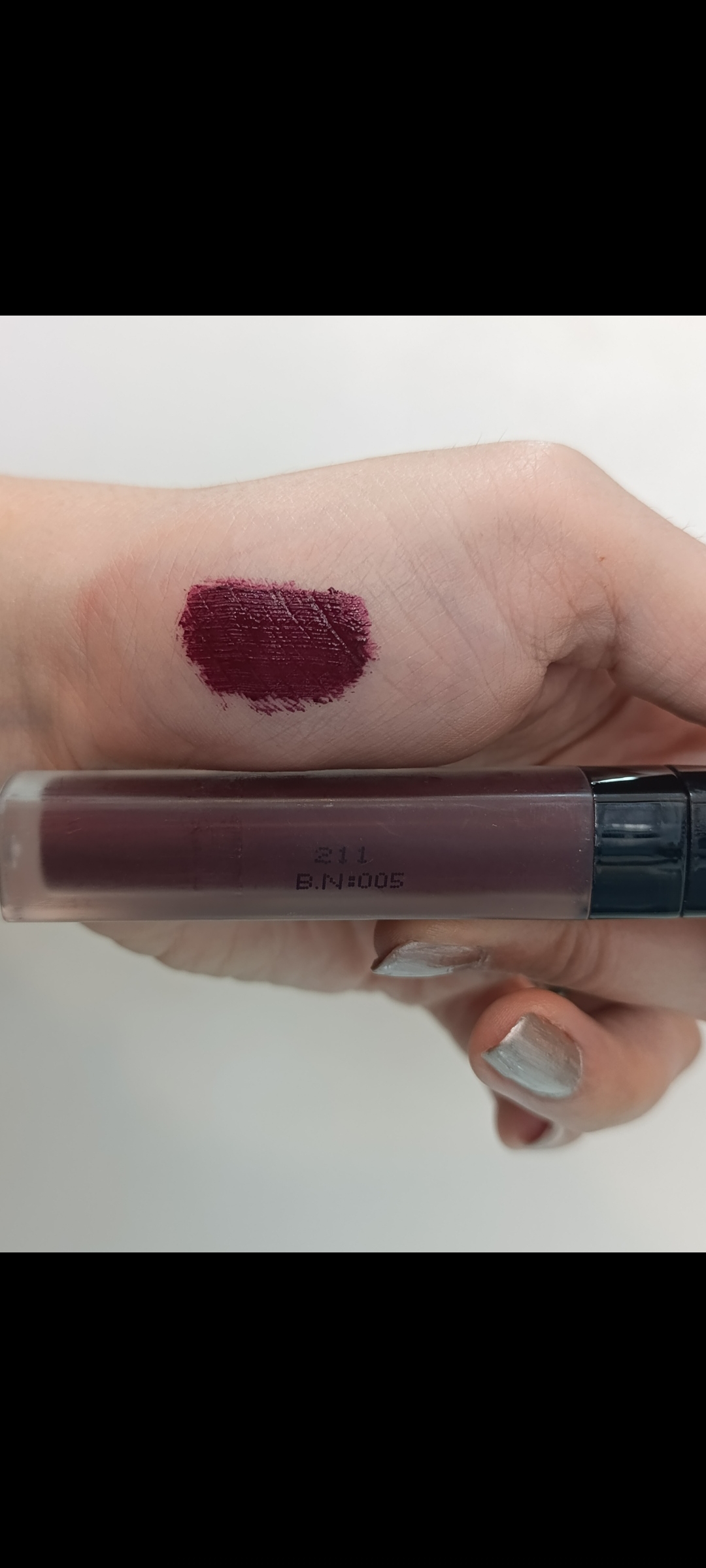 رژلب مایع مات و ۲۴ ساعته الیز کیتا بدون چسبندگی یا بره بره شدن ۲۱۱