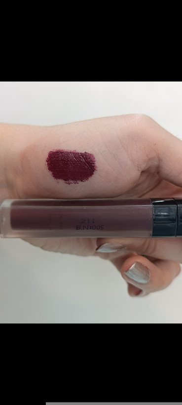 رژلب مایع مات و ۲۴ ساعته الیز کیتا بدون چسبندگی یا بره بره شدن ۲۱۱