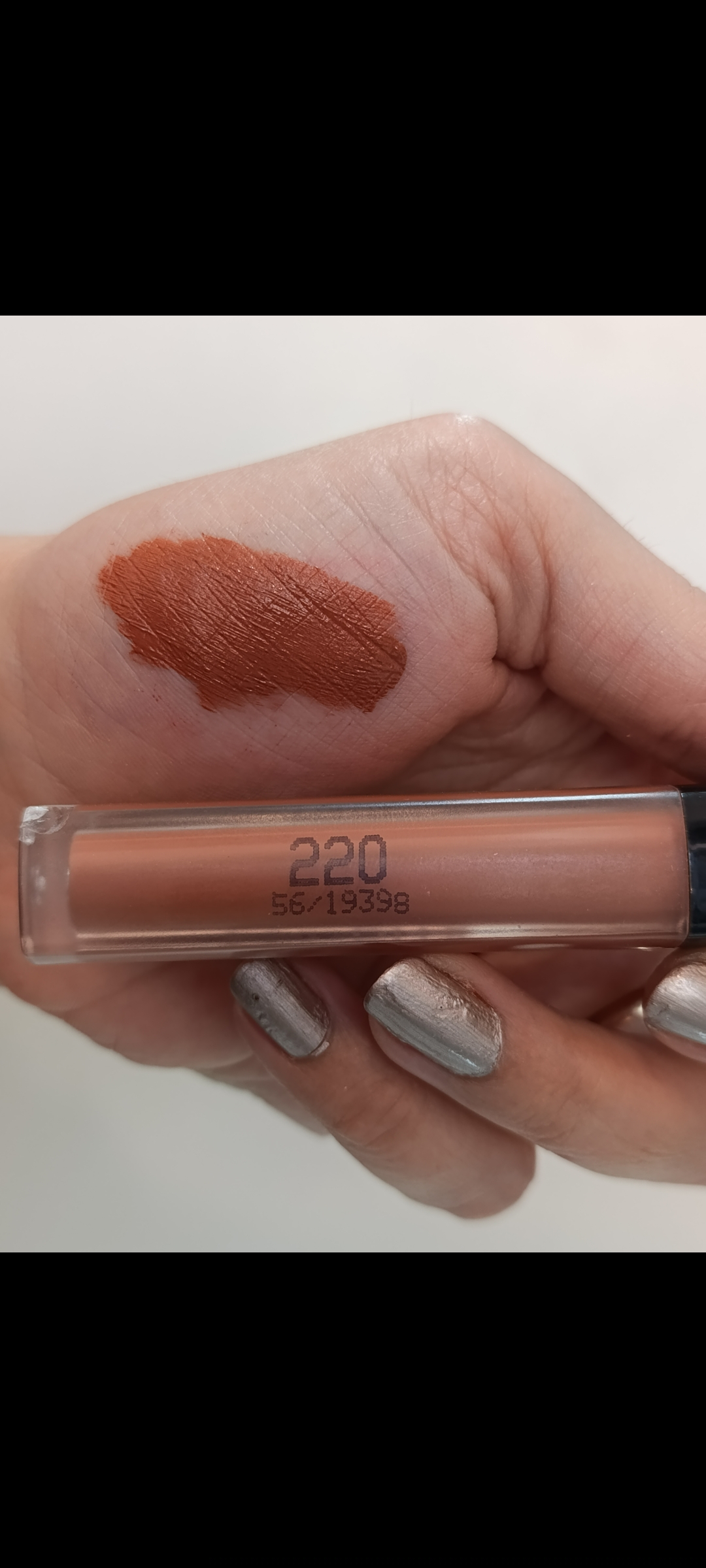 رژلب مایع مات و ۲۴ ساعته الیز کیتا بدون چسبندگی یا بره بره شدن ۲۲۰