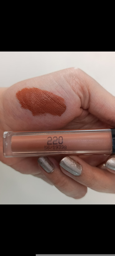 رژلب مایع مات و ۲۴ ساعته الیز کیتا بدون چسبندگی یا بره بره شدن ۲۲۰